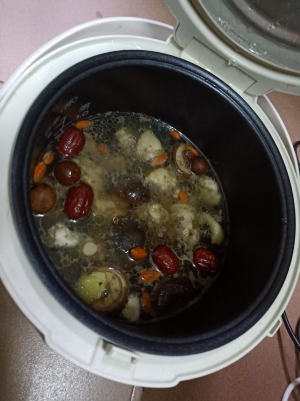 电饭锅茶菇鸡汤