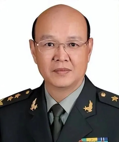李伟