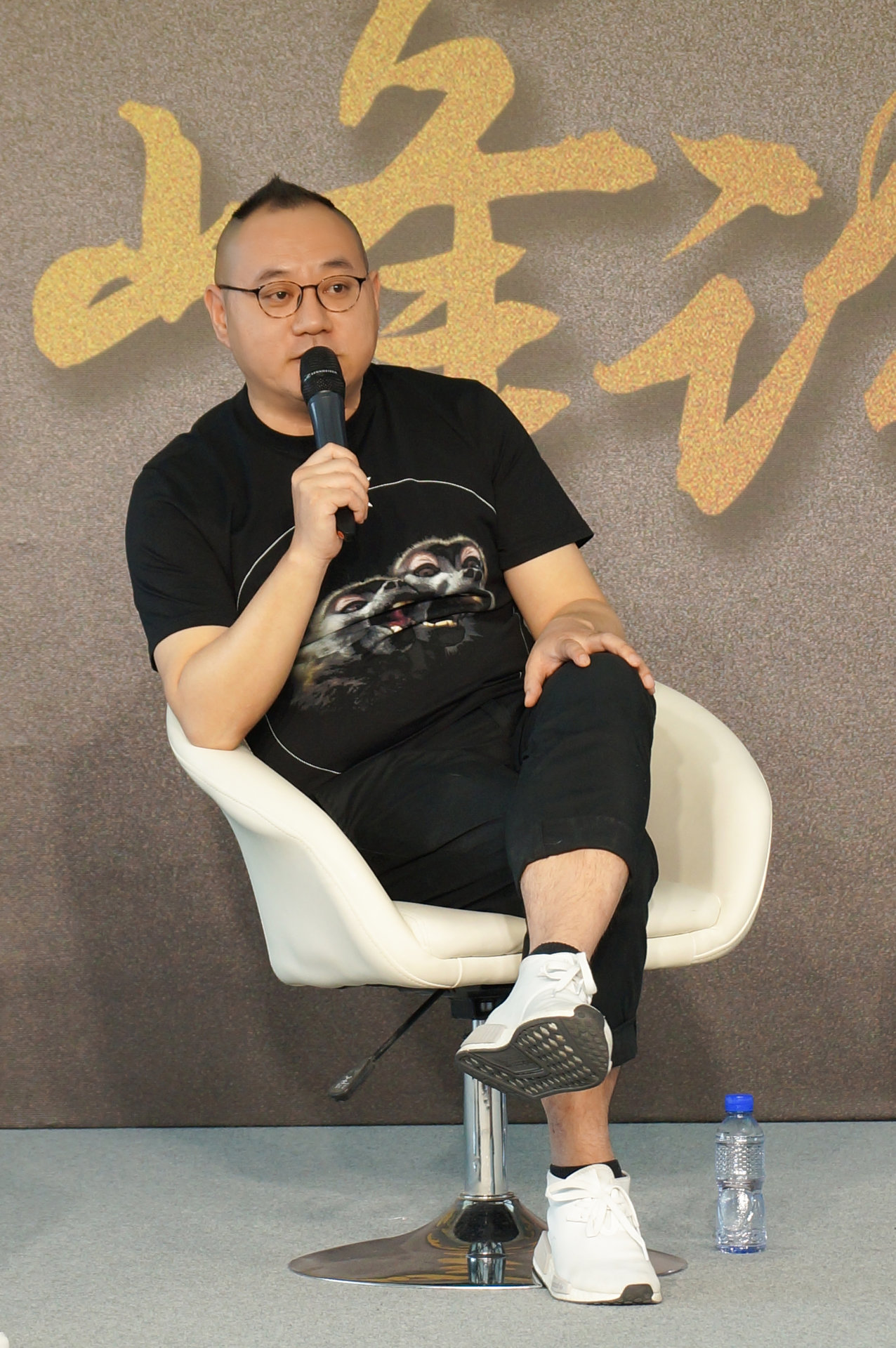 的总导演,制片人 a target="_blank" href="/item/岑俊义/17412029"