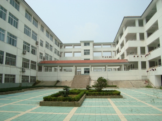  p>邳州市宿羊山高级中学,简称"宿羊山高中",始建于1938年,为当时县立