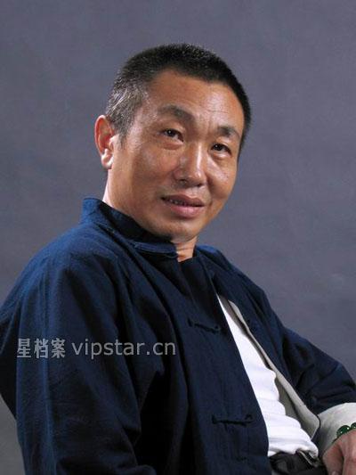 1957年4月7日出生于黑龙江省哈尔滨市,祖籍山东,中国内地男演员,国家