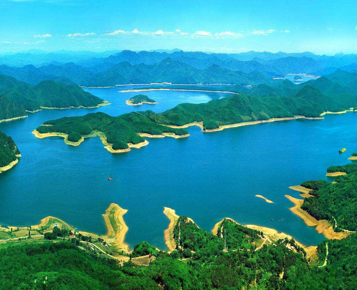  p data-id="gnawqq57q0">桓龙湖位于辽宁桓仁县城东北,荡漾于群山之