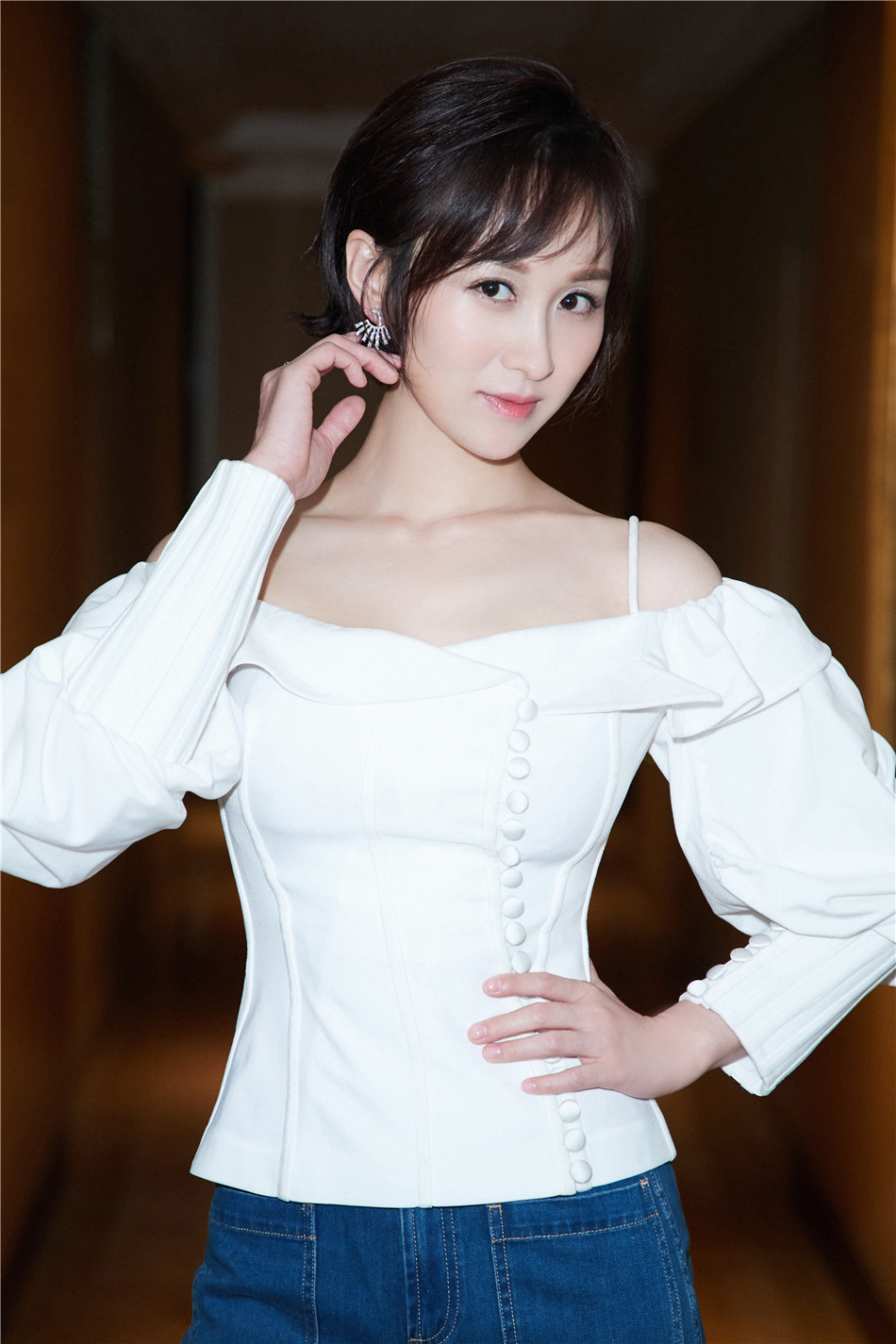 练束梅