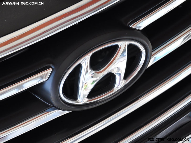  p>雅尊是韩国现代公司推出的前轮驱动模式高级轿车,从1986年开始生产