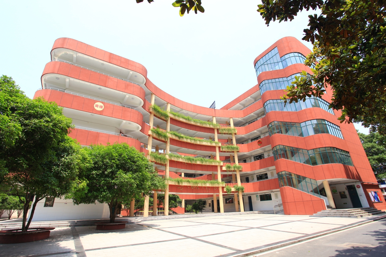 10 middle school of nanchang)简称"南昌十中",是南昌市教育局主管的