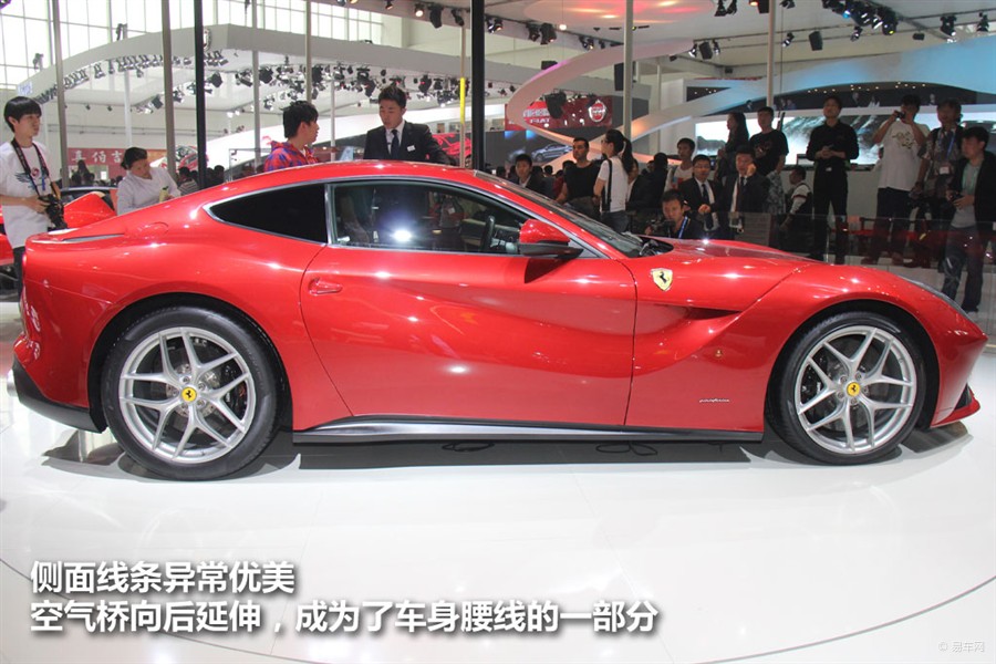  p>法拉利f12 berlinetta是新一代的v12动力车款,原装配备米其林pilot