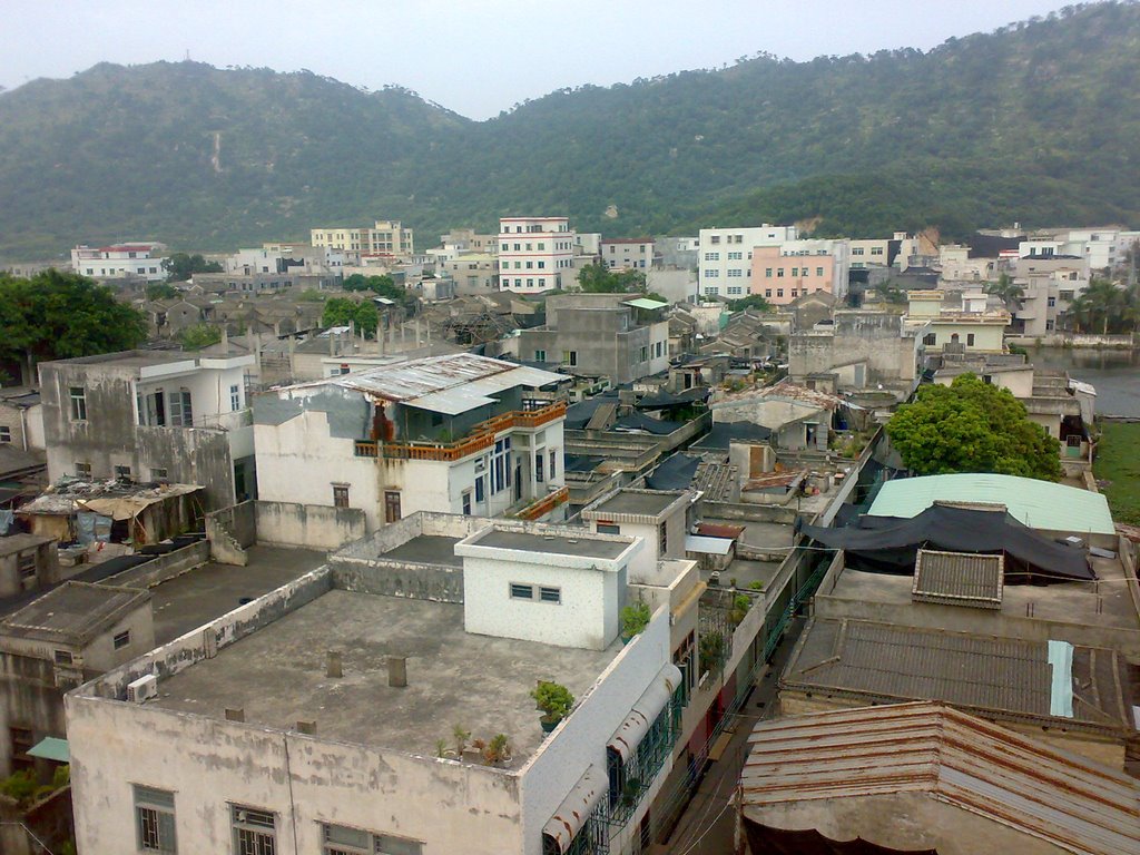 管陇村位于位于广东省汕头市澄海区莲下镇西北部,南峙山南侧,区域