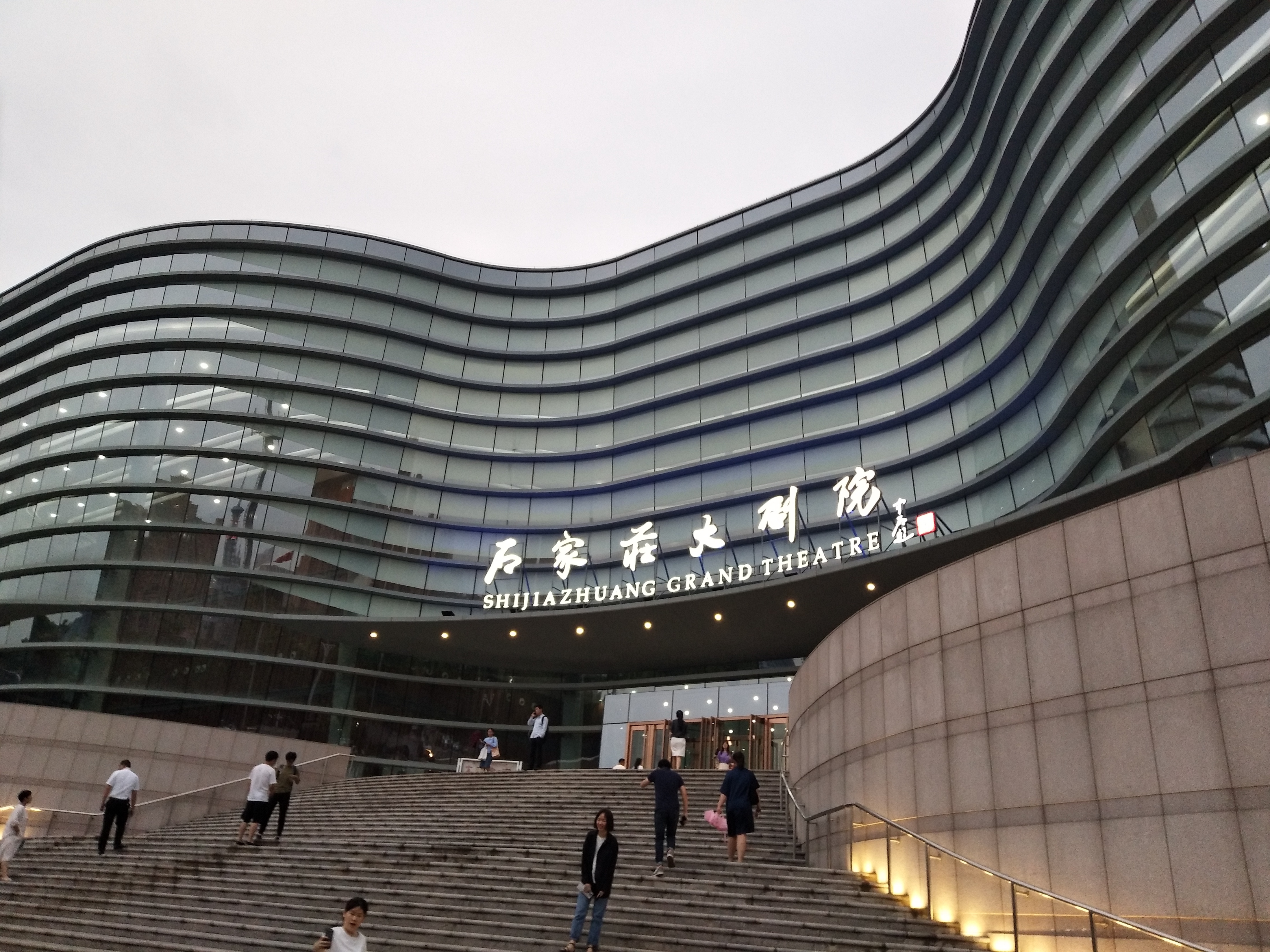  p>河北大剧院项目将选址在石家庄市裕华东路以南,体育南大街以西,槐