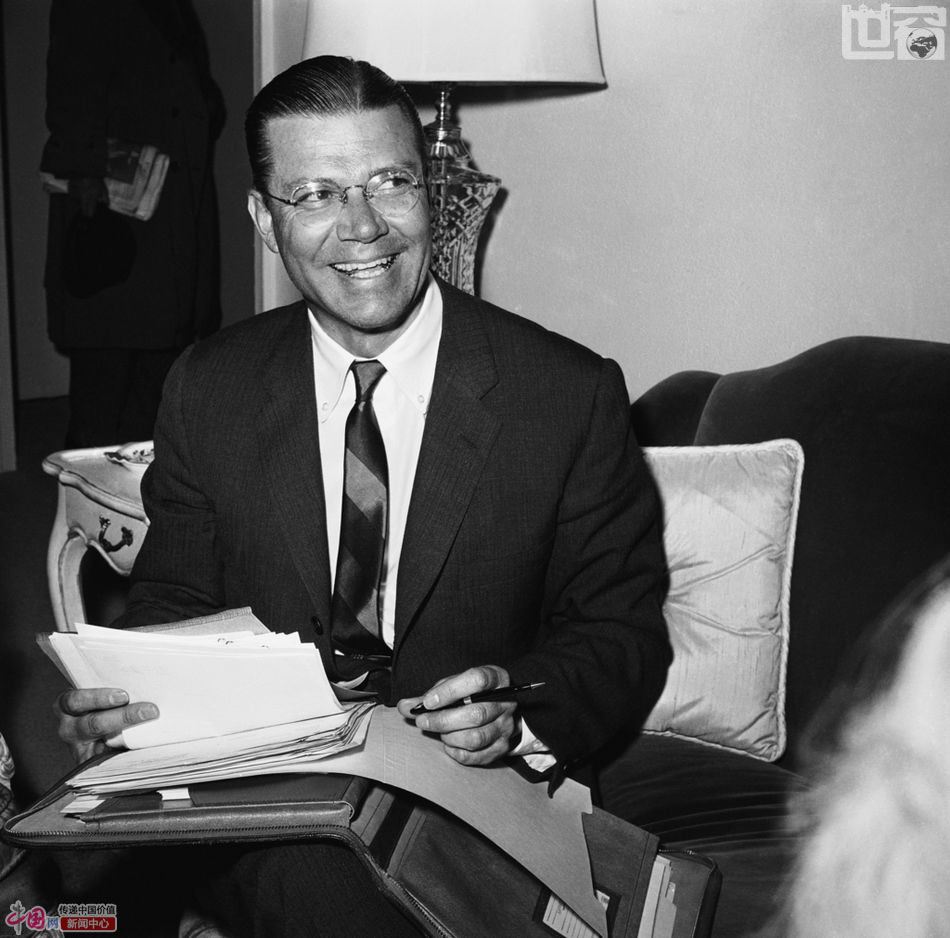 罗伯特·斯特兰奇·麦克纳马拉