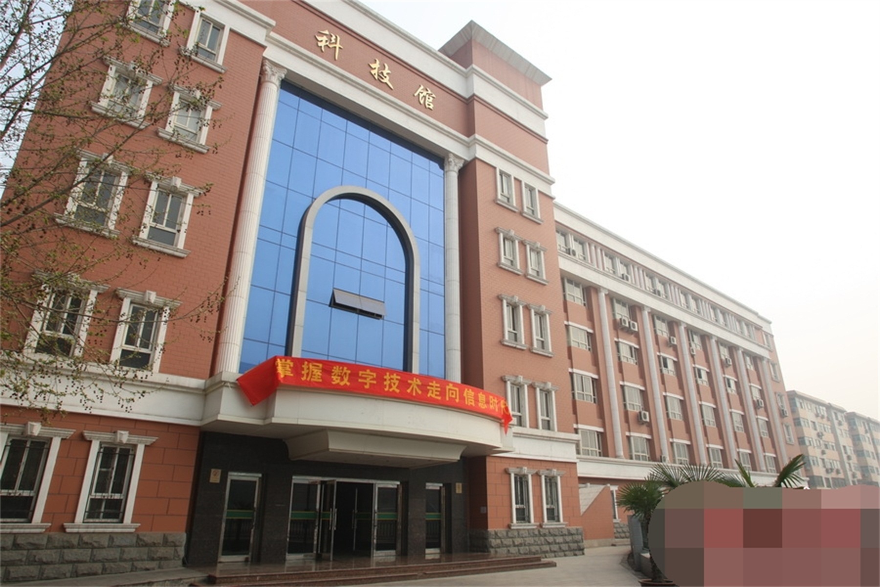 1 high school),简称石家庄一中,是一所位于河北石家庄的公立中学.