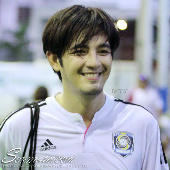  p>索纳拉姆·泰匹塔克(num),1973年8月22日出生于泰国曼谷,在泰国蓝