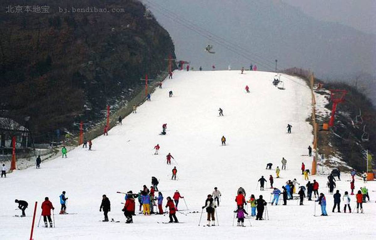 是北京最早的滑雪场之一,始建于2000年,2001年1月1日正式开业