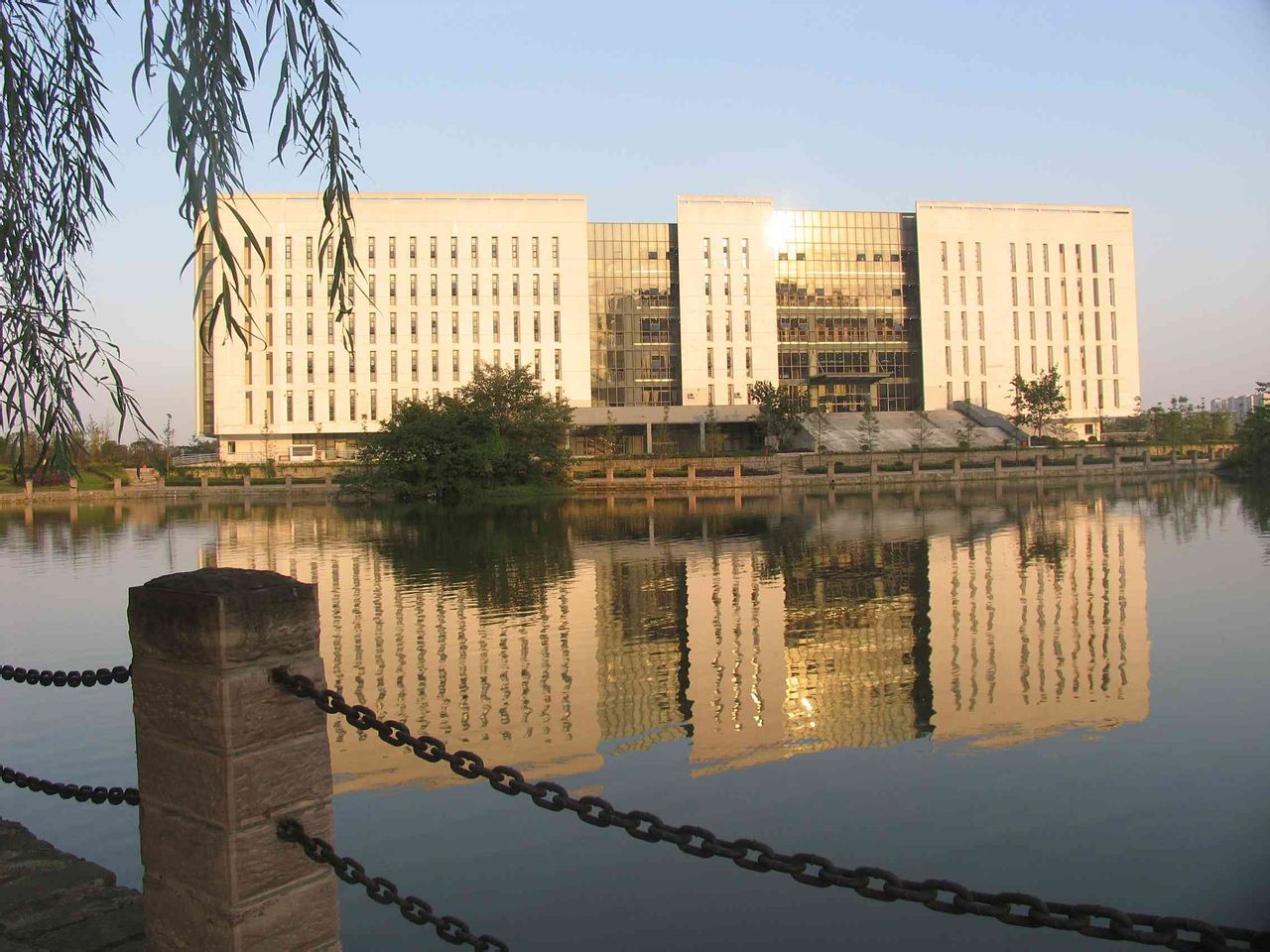 西华大学图书馆