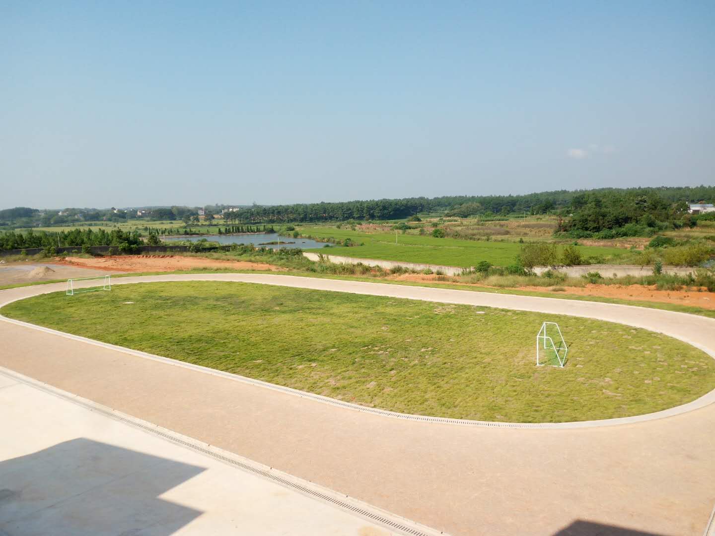  p>宿松县许岭初级中学始建于2002年,由原许岭高级中学初中部和灯塔