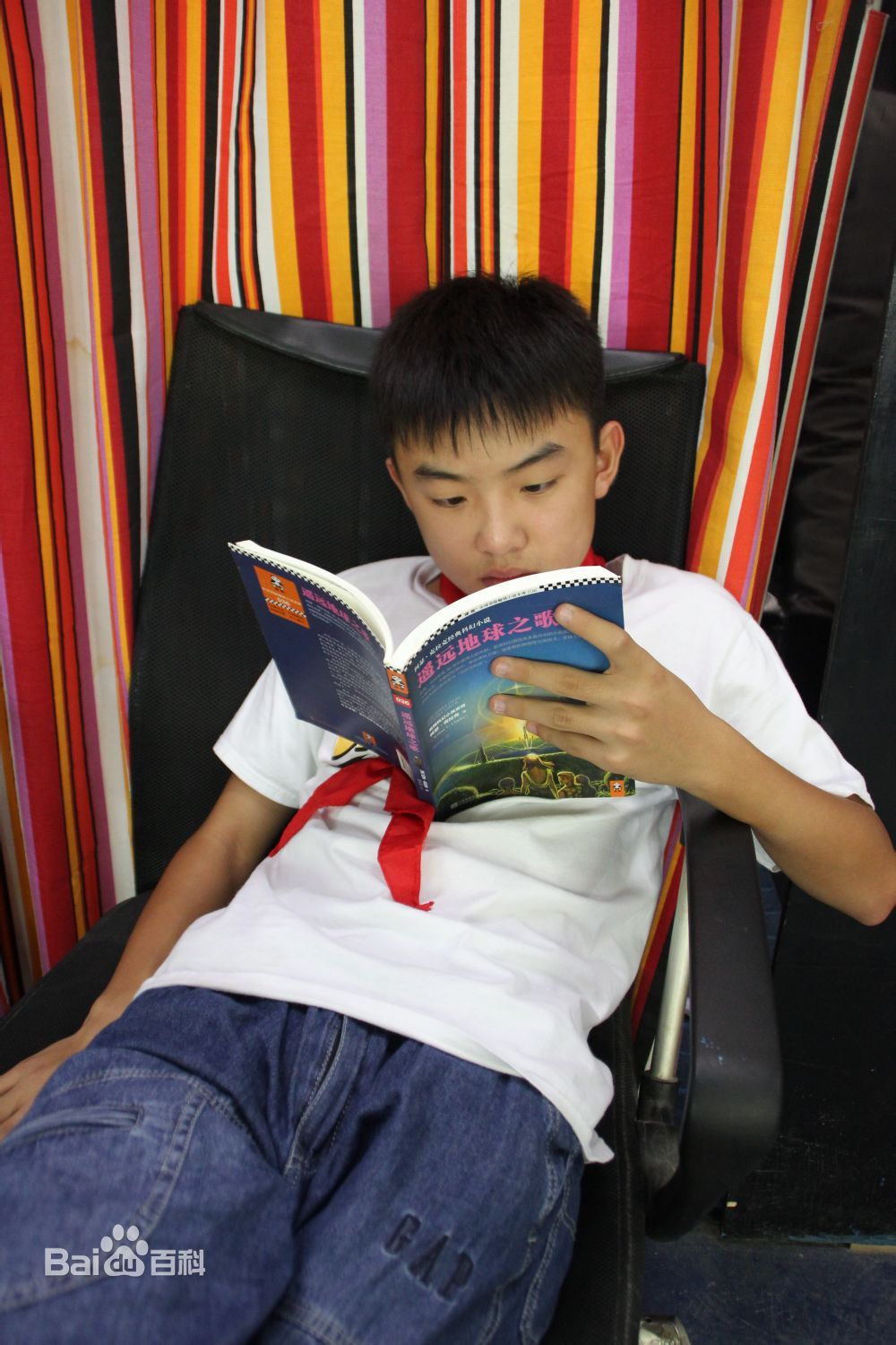  p>郑伟,2000年12月18日出生于北京市,中国内地影视男演员,就读于南京