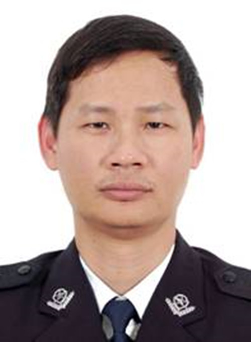  p data-id="gnvi8003uo">黄育生,男,汉族,1963年2月出生,广东普宁人