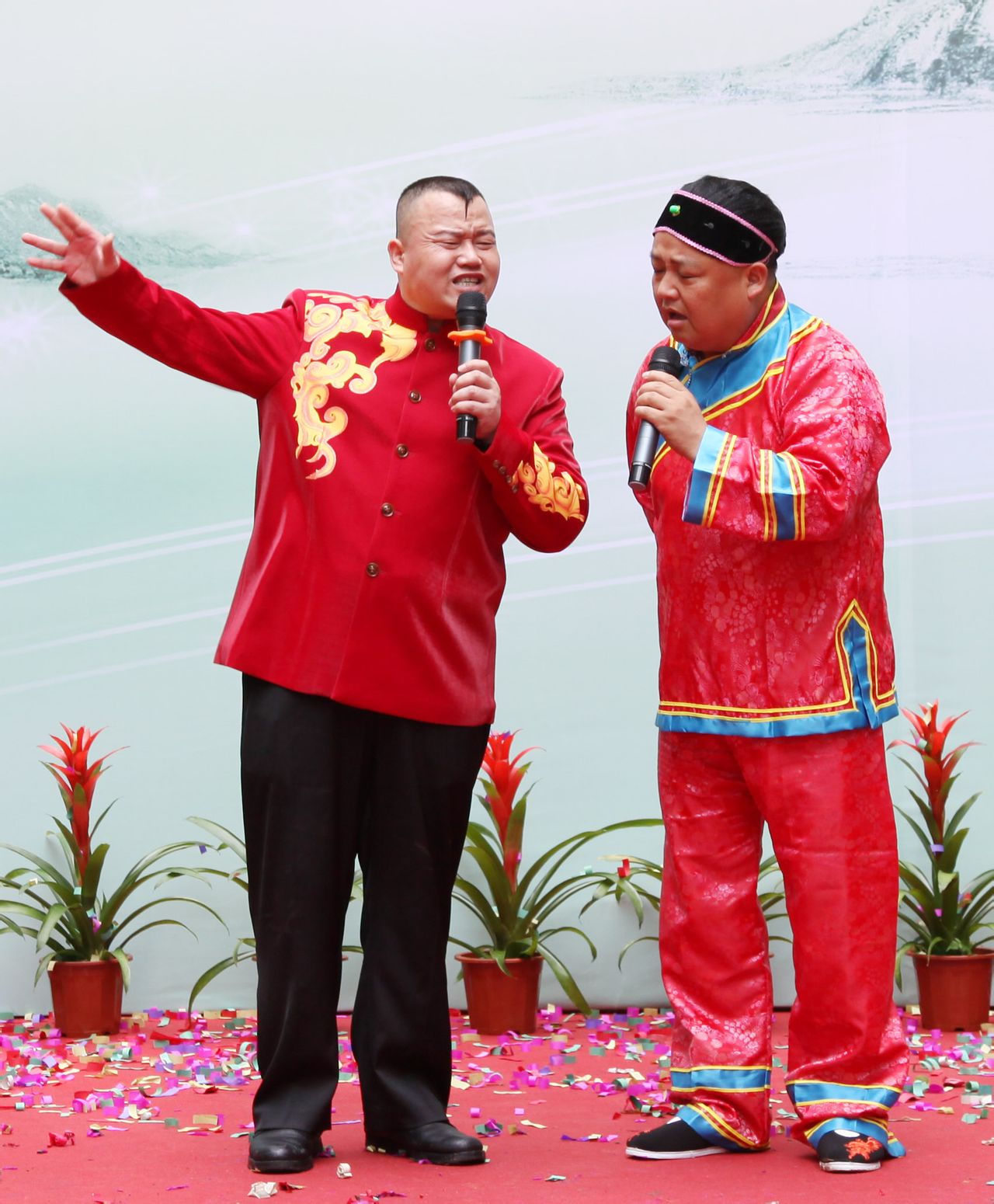"gnvej1erjv">安冬,汉族,1975年出生于四川成都金堂,中国内地相声演员