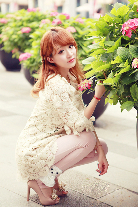  p>罗莉/萝莉/罗利/loli形容年纪很小,但是外表非常可爱的小女生.