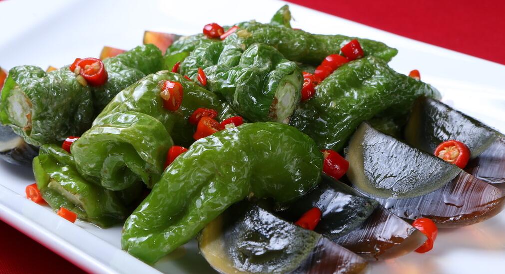  p>虎皮椒拌皮蛋,以皮蛋,青椒为主料的菜品. /p>