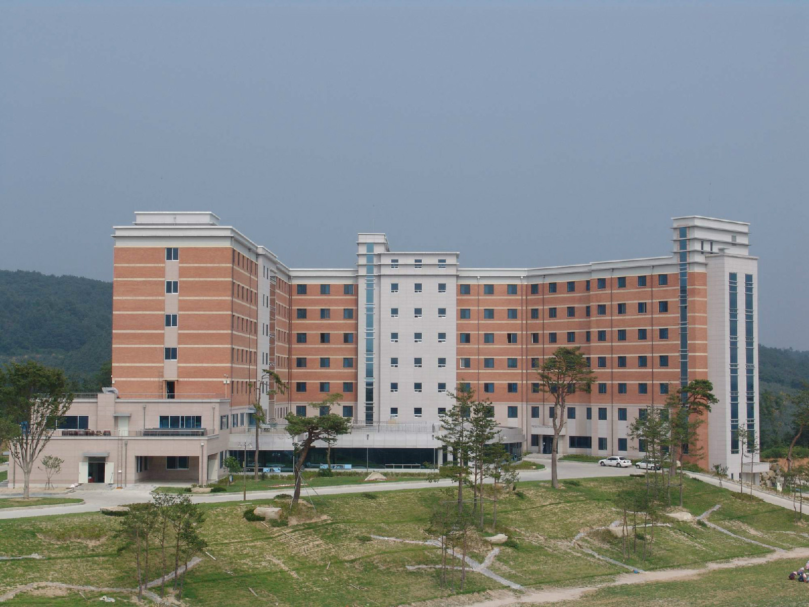  p>东洋大学(               ,dongyang university)毗邻气候宜人风景