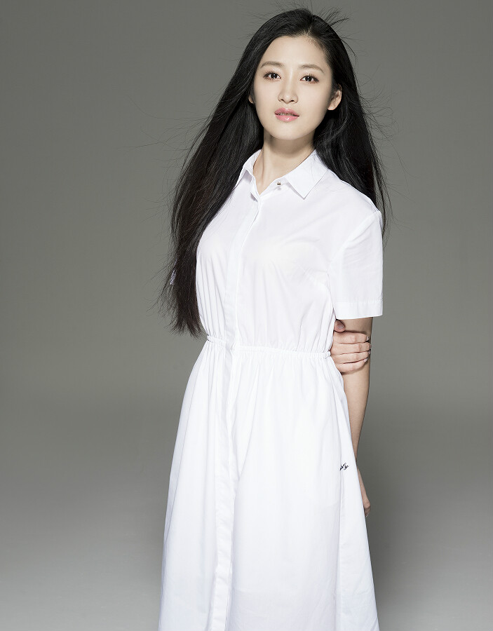  p>肖婷佳,出生于湖南邵阳,毕业于 a target="_blank" href="/item