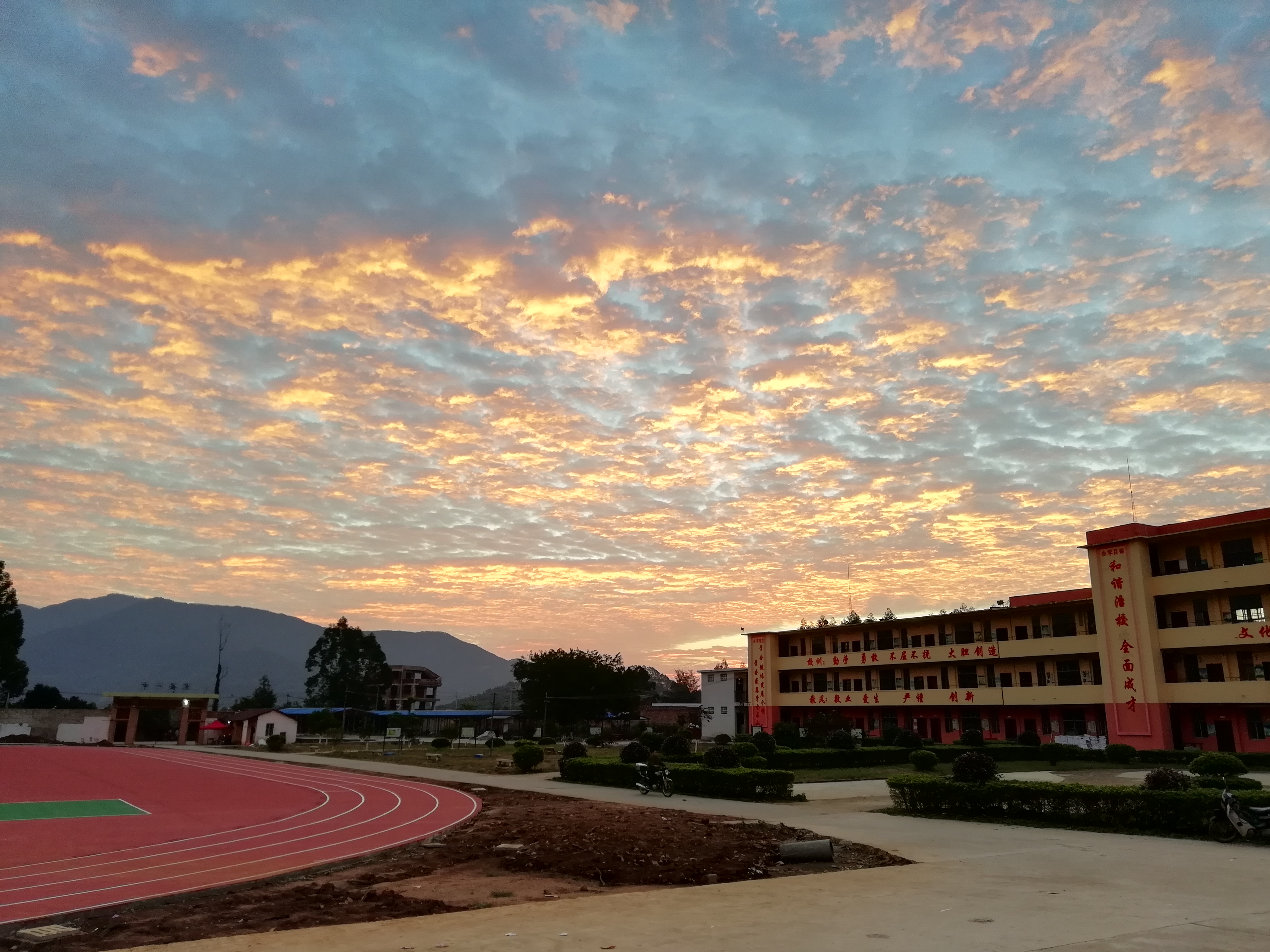 兴业县龙安镇第一初级中学