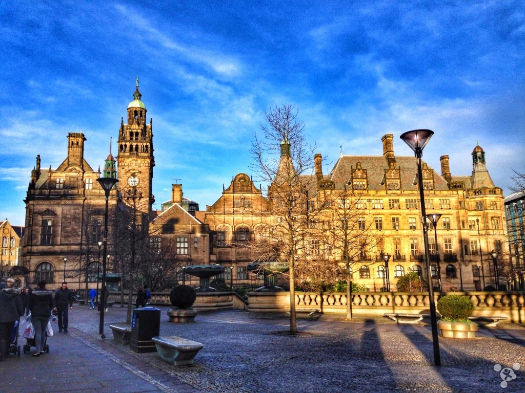  p>谢菲尔德(sheffield)位于英国的中心,建在七座山之上,坐落于英格兰