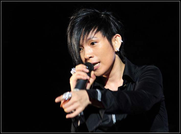  p>《爱恨纠缠》是台湾歌手潘美辰1995年发行的音乐专辑《 a target="