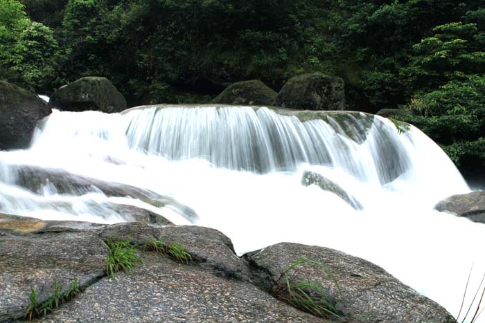 宝鼎瀑布