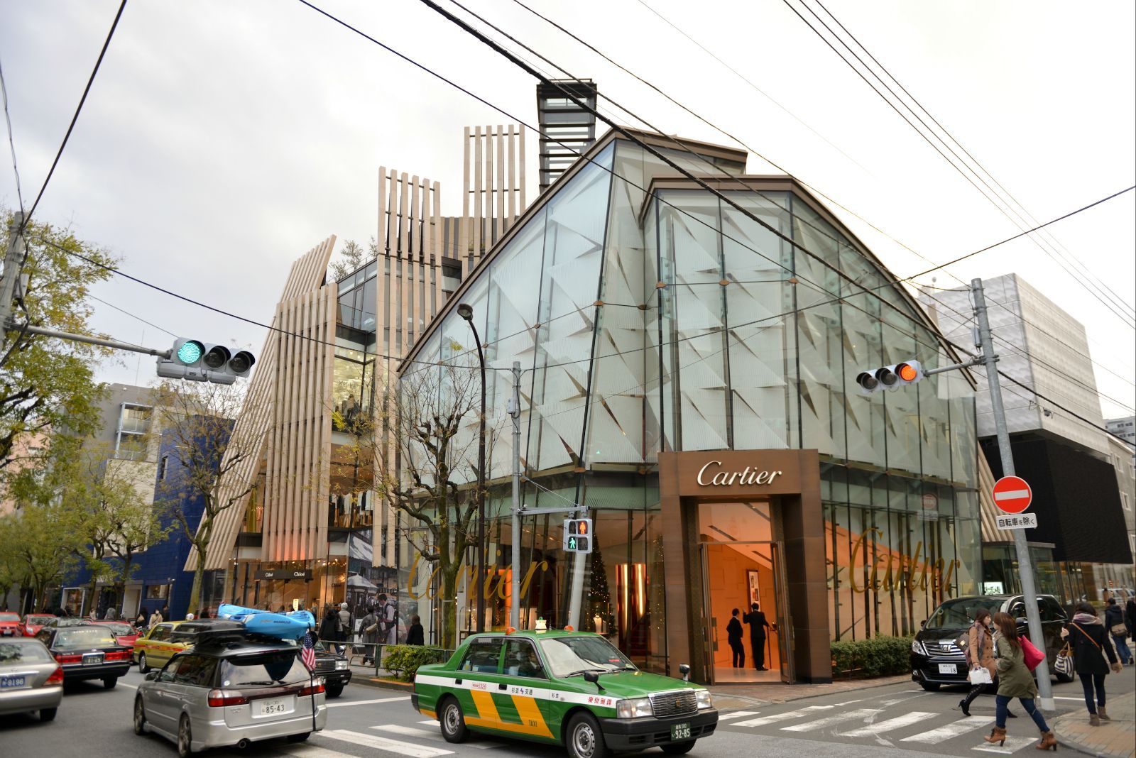  p>表参道是日本的地名,离 a target="_blank" href="/item/涩谷