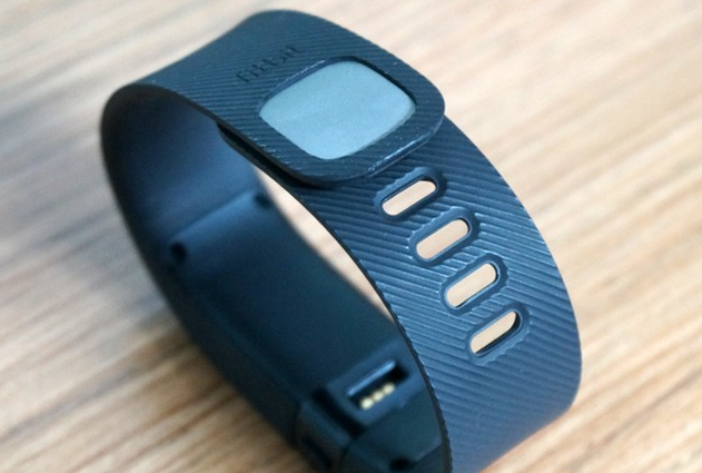  p>智能乐活运动手环 /p> p>可追踪步数,步行距离,消耗卡路里,攀爬