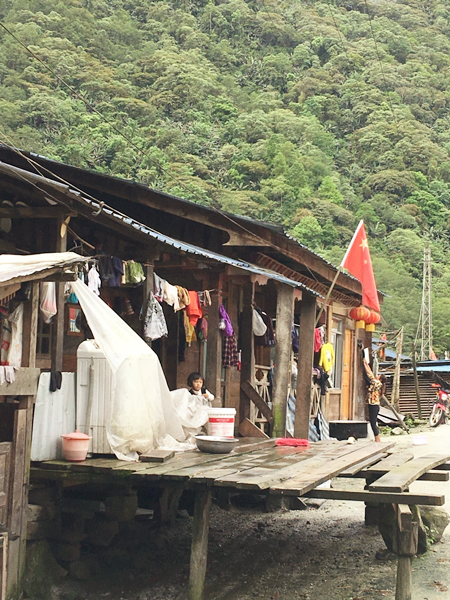  p>背崩村是西藏墨脱县背崩乡辖行政村,乡政府驻地.