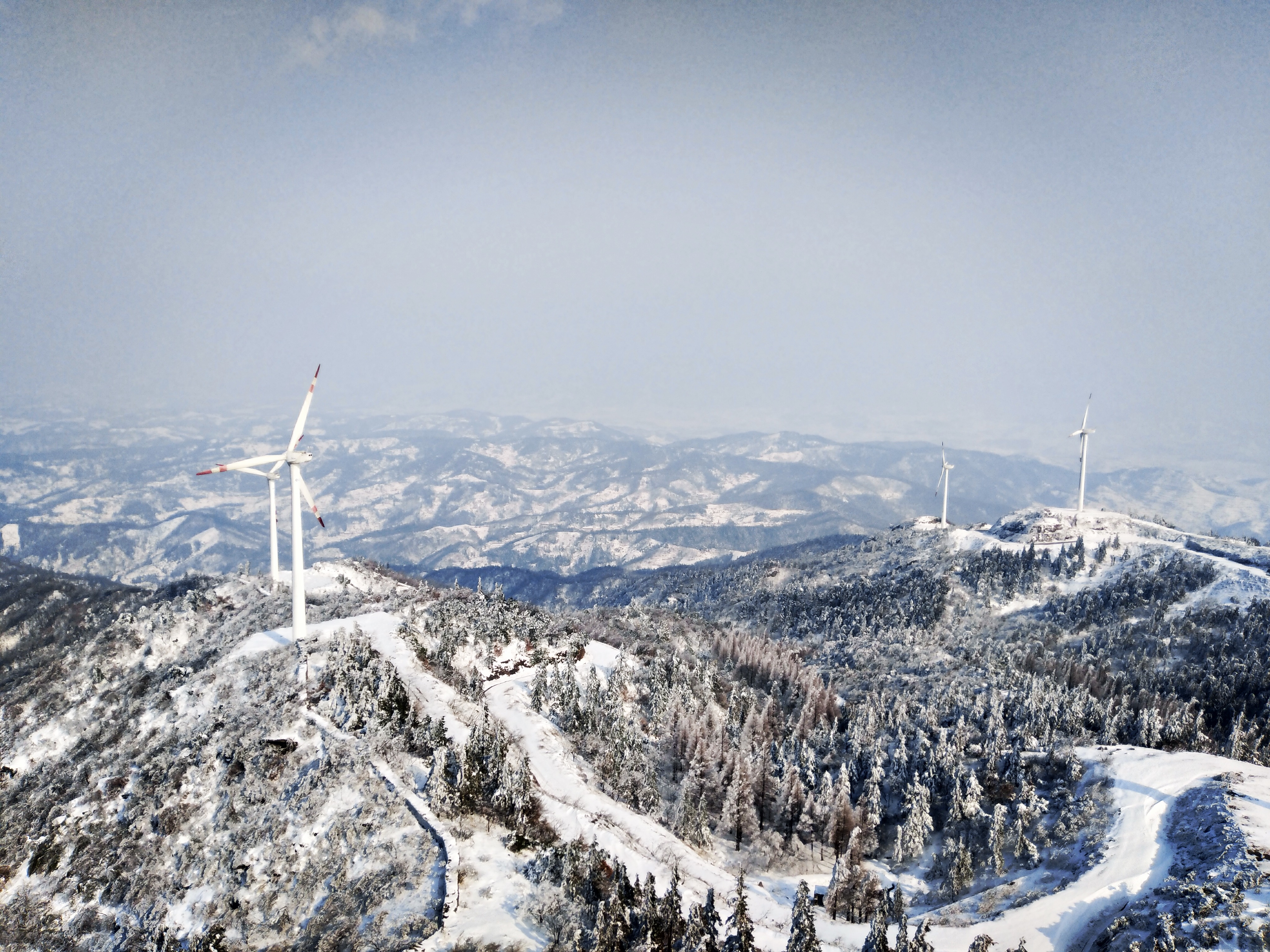  p>仙居顶位于湖北省大悟县东部的吕王镇,是大悟四大名山之一,仙居顶