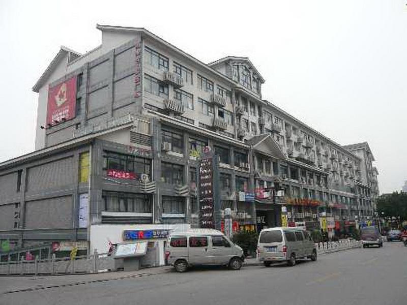  p>紫金广场,南禅寺文化广场三期,占据无锡南门商圈的核心地段,坐拥