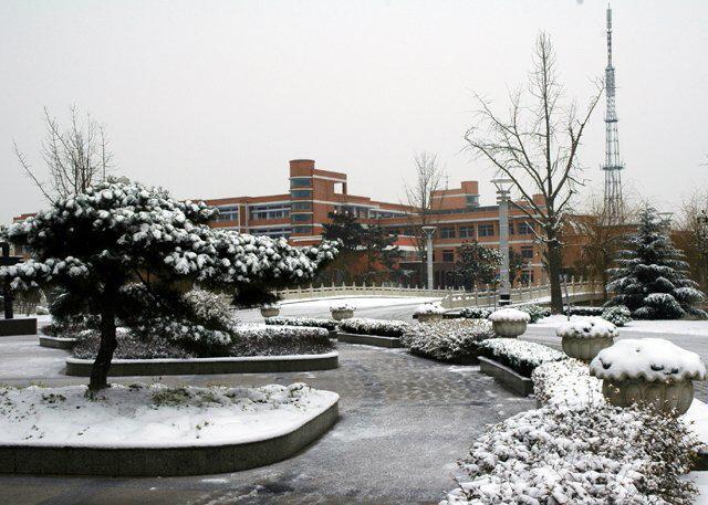 school),简称"省赣中",位于江苏省连云港市赣榆区,是国家级示范高中