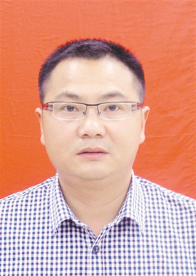  p>胡超,男,汉族,1975年4月生,四川夹江人,中共党员,1994年7月参加