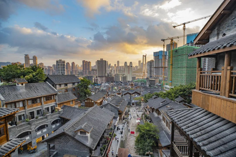 十八梯传统风貌区,位于重庆市 a target="_blank" href="/item/渝中区