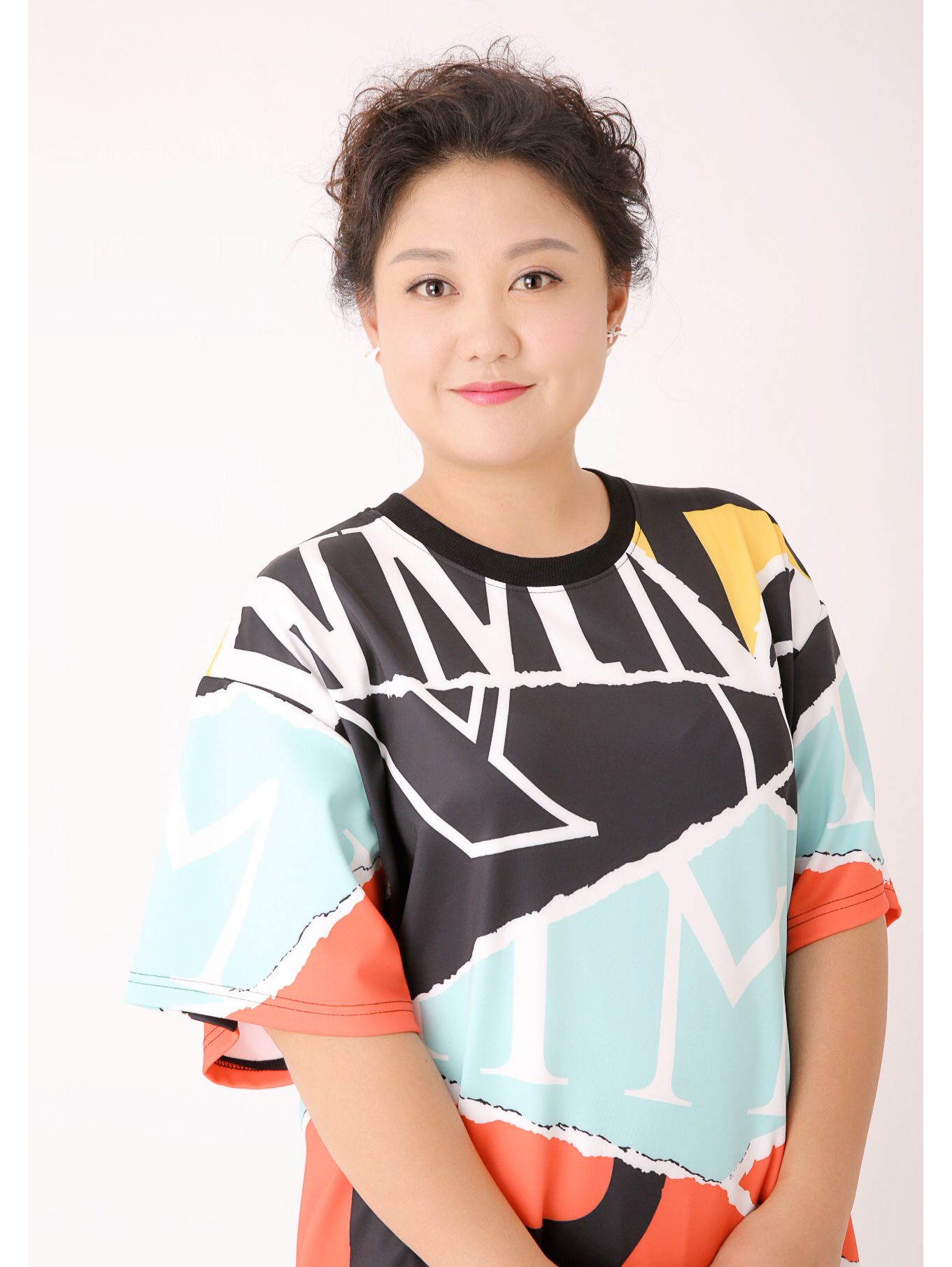  p data-id="gnx4x4t744">杨晓丹,毕业于长影艺术学校,中国内地女演员