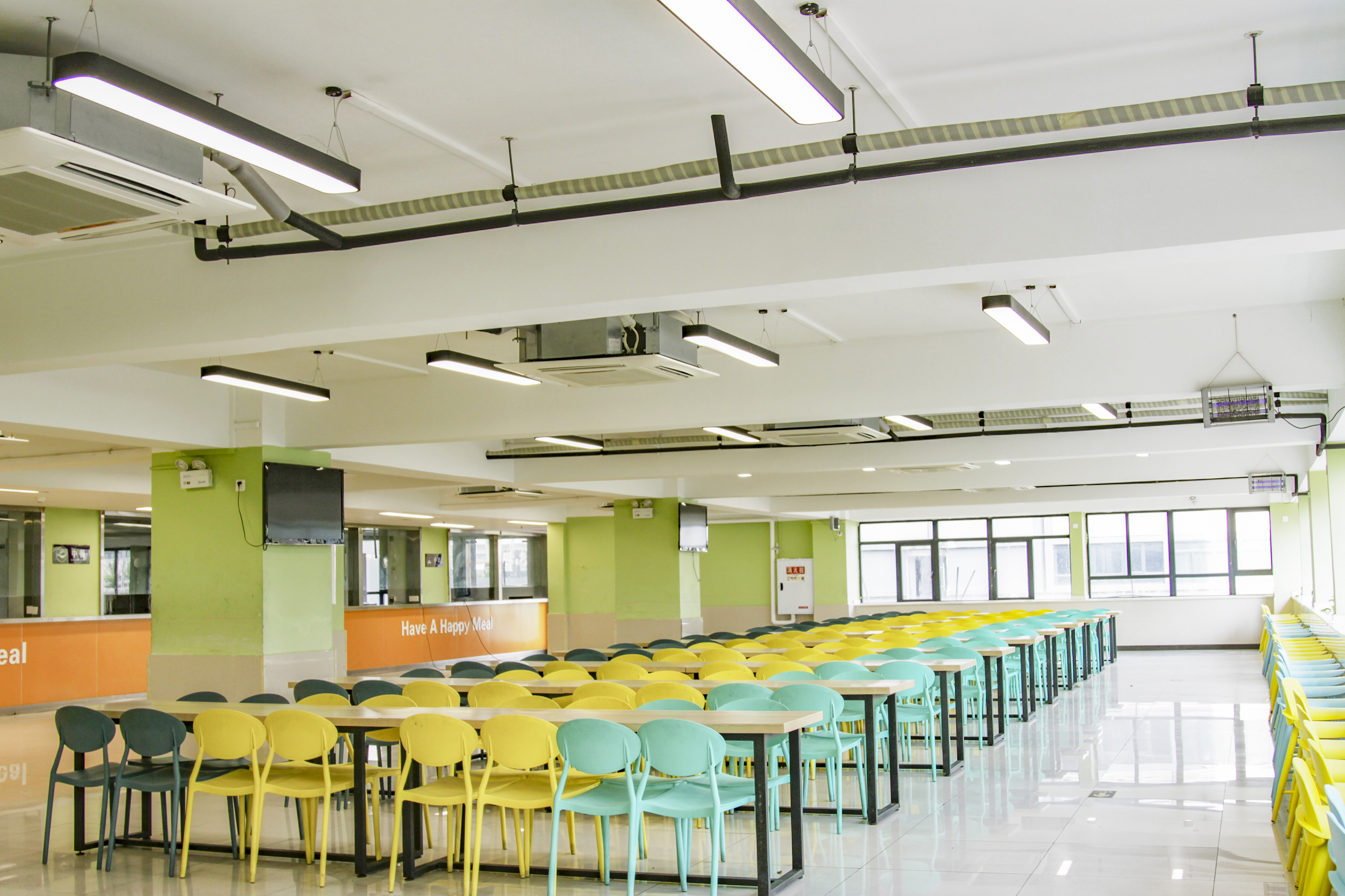  p>重庆远伦美术培训学校最早创办于2003年,前身是原"重庆三人行画室"