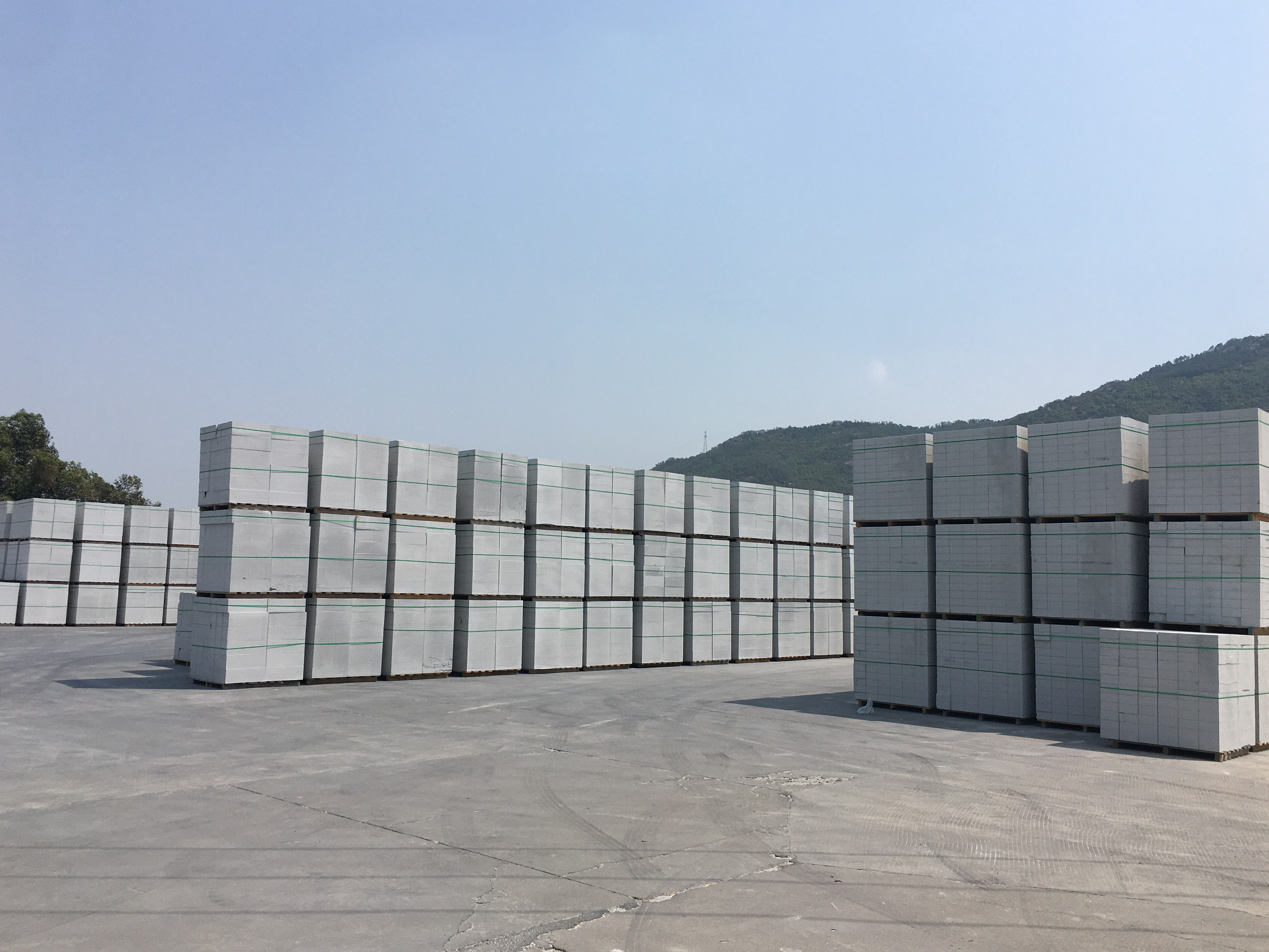 target="_blank" href="/item/加气混凝土砌块/4223565" data