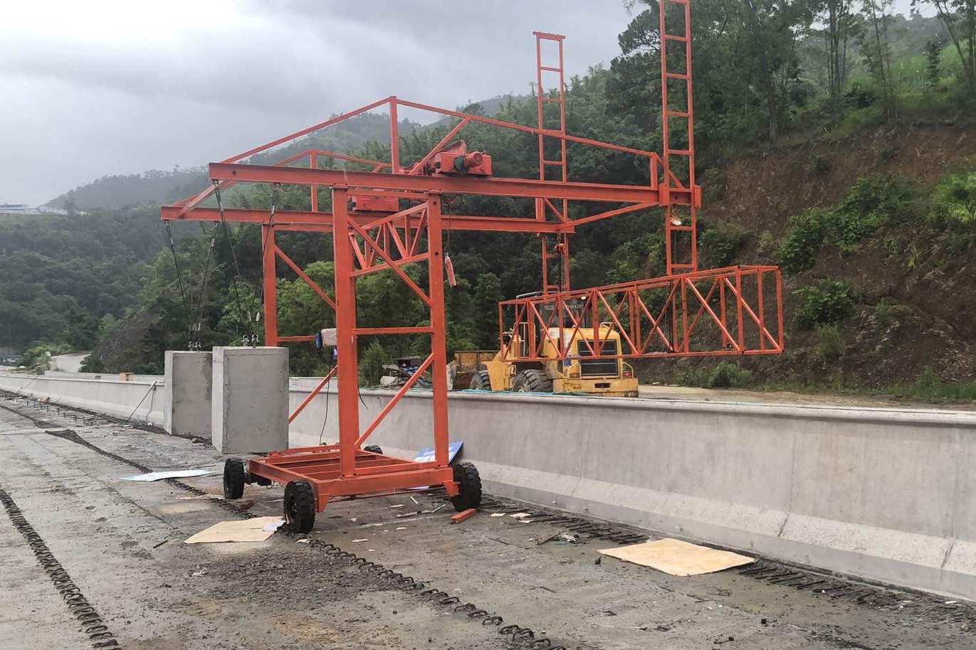 防撞墙模板台车