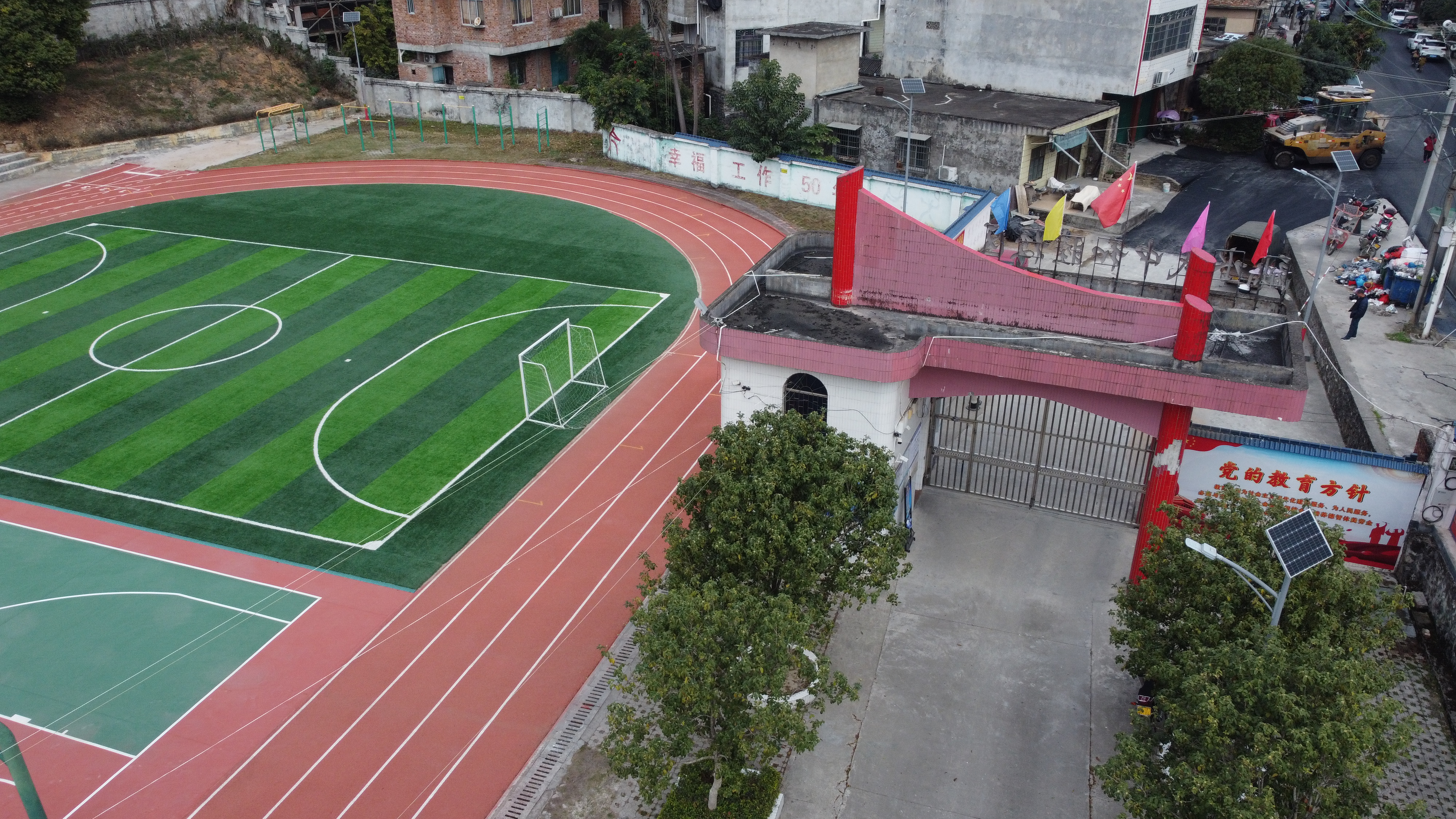  p data-id="gn5zdmq7ap">融水苗族自治县和睦镇中学位于融水县南部