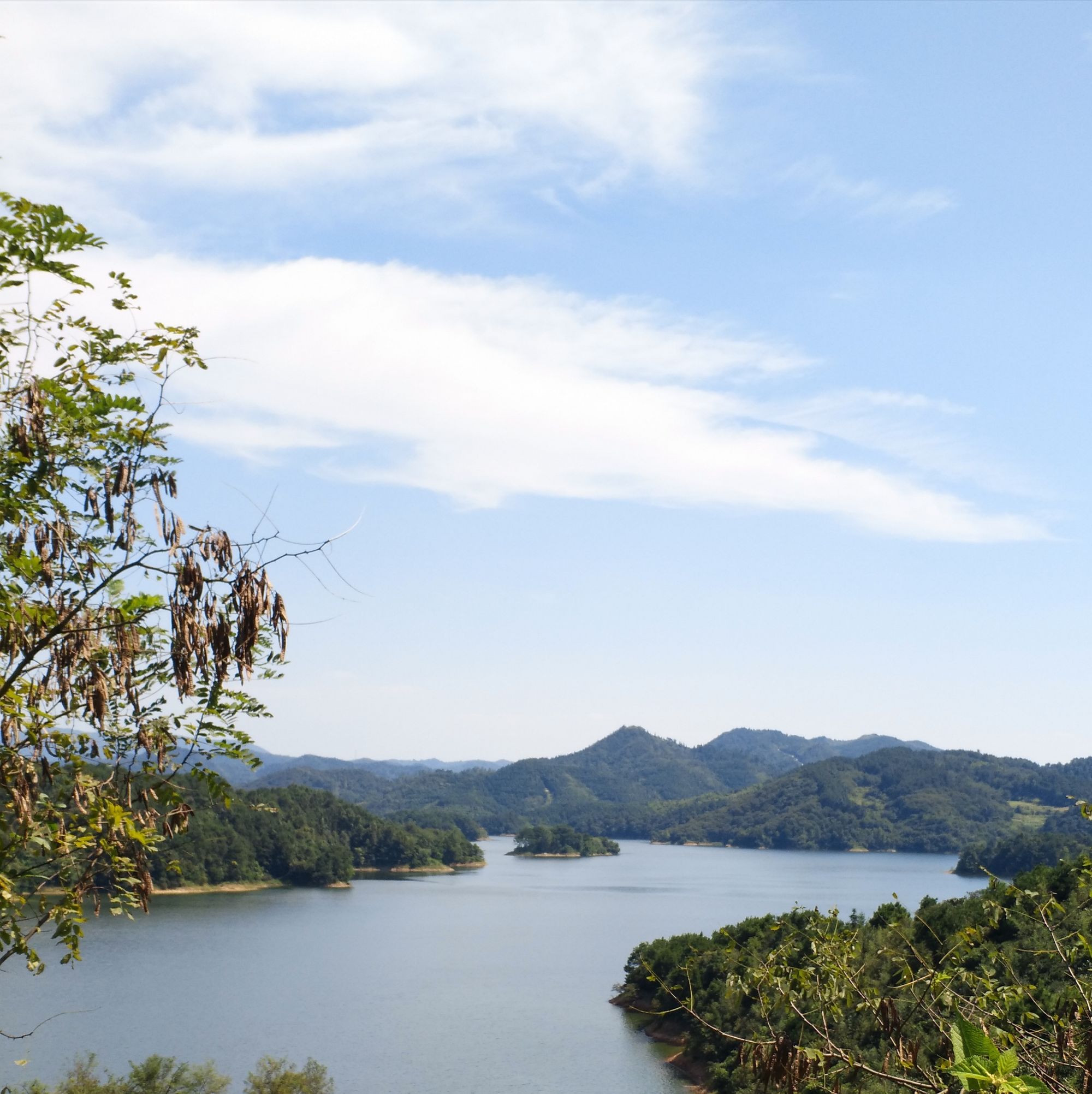 class="ref" data-ctrid="tvajssdu6slt">香山湖位于河南省信阳市新县