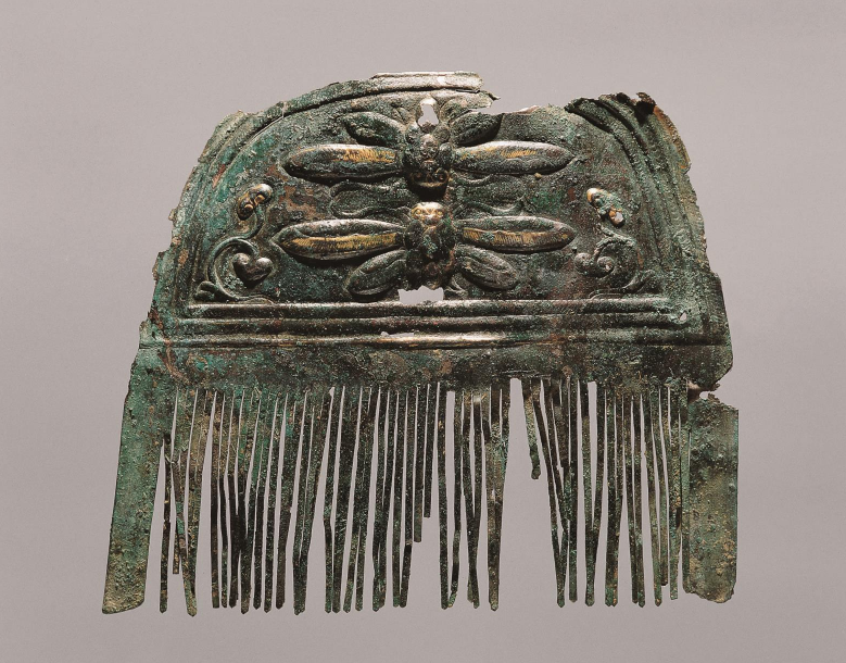  p>唐鎏金铜梳是唐代时期的文物,现收藏于甘肃省博物馆. /p>