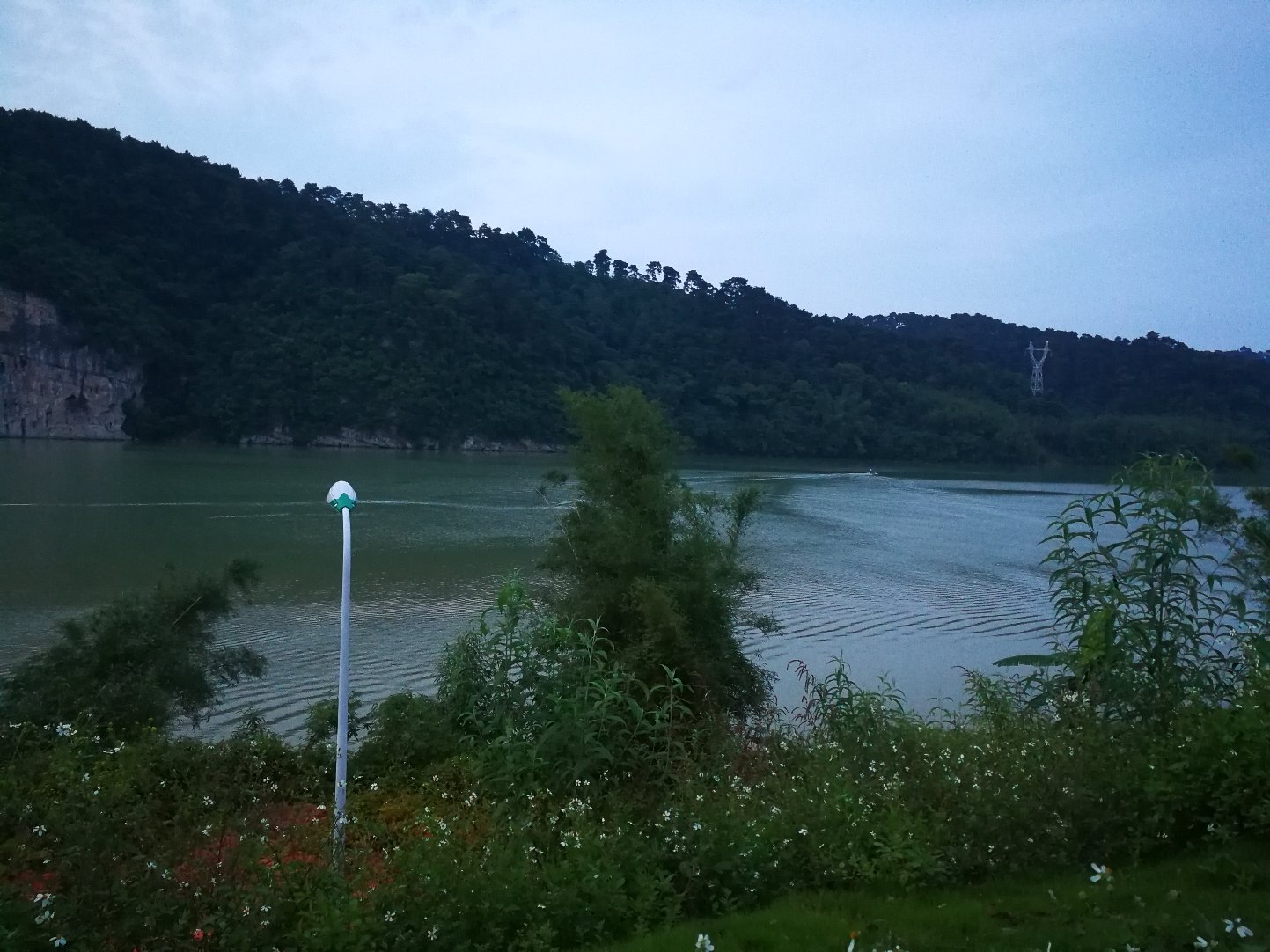 data-lemmaid"7179312>柳北区/a,地处柳北区中部,东北与 a