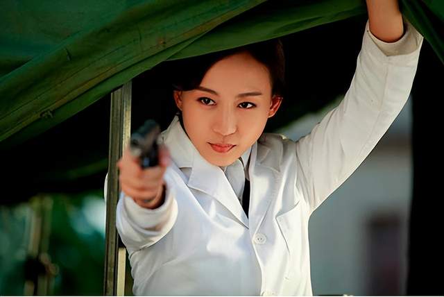 丁子玲：钟汉良靳东吴越黄曼很有水准！演戏要有敬畏之心_百科TA说