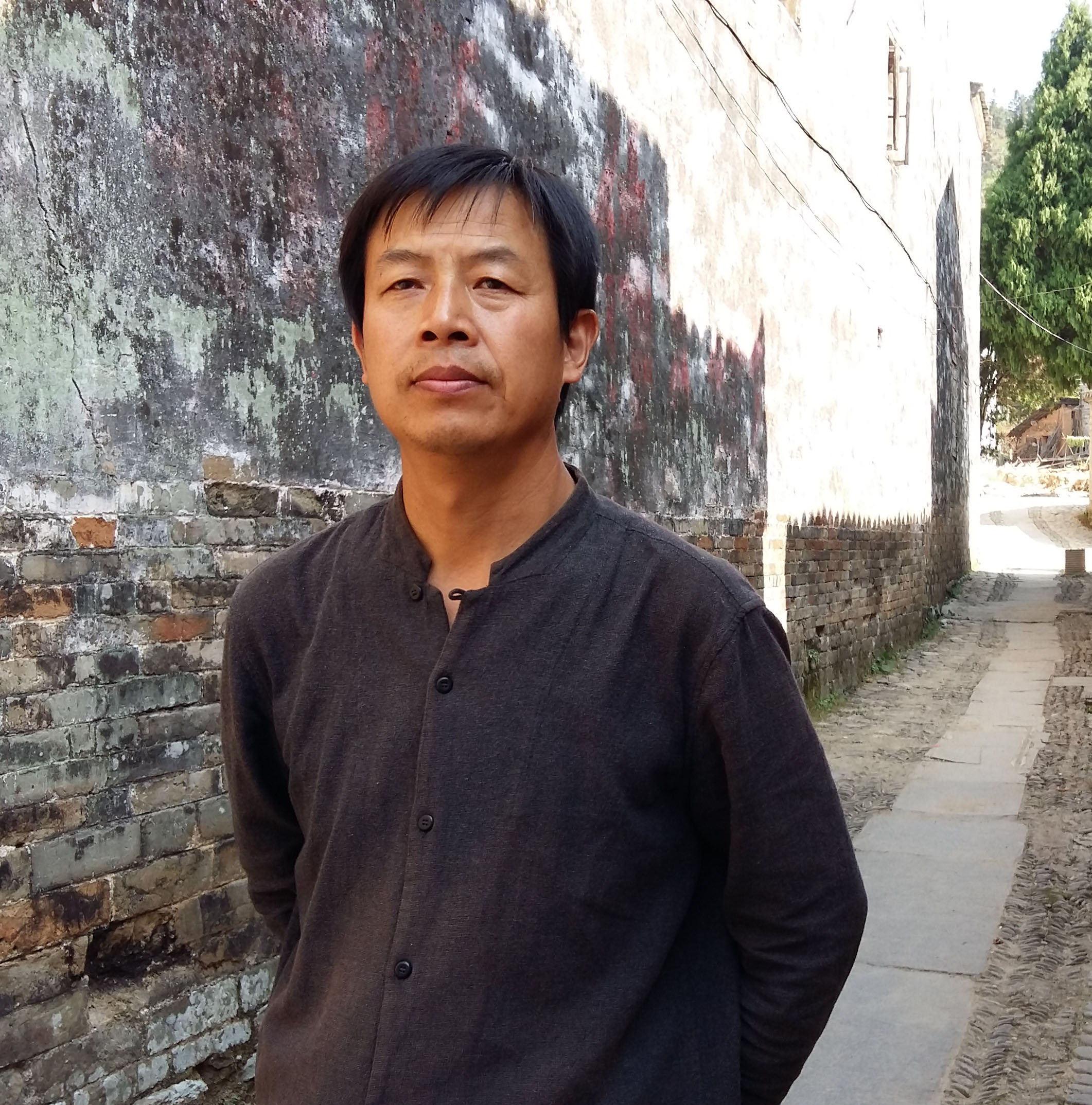 《星艺术》主编,北京书法家协会会员,首都博物馆书画院名誉院长,河北