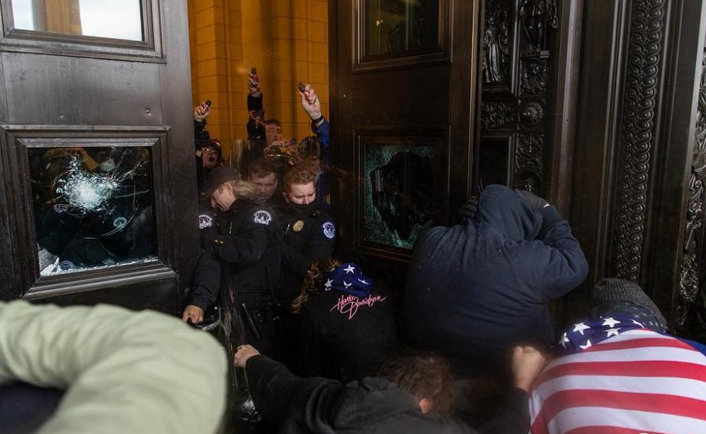 2021年1月6日美国国会大楼抗议暴乱已致1人死亡