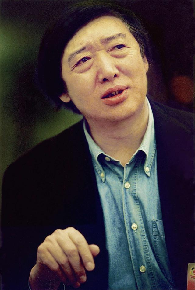  p>冯骥才,1942年2月9日出生于天津市,中国当代作家,画家,社会活动家.