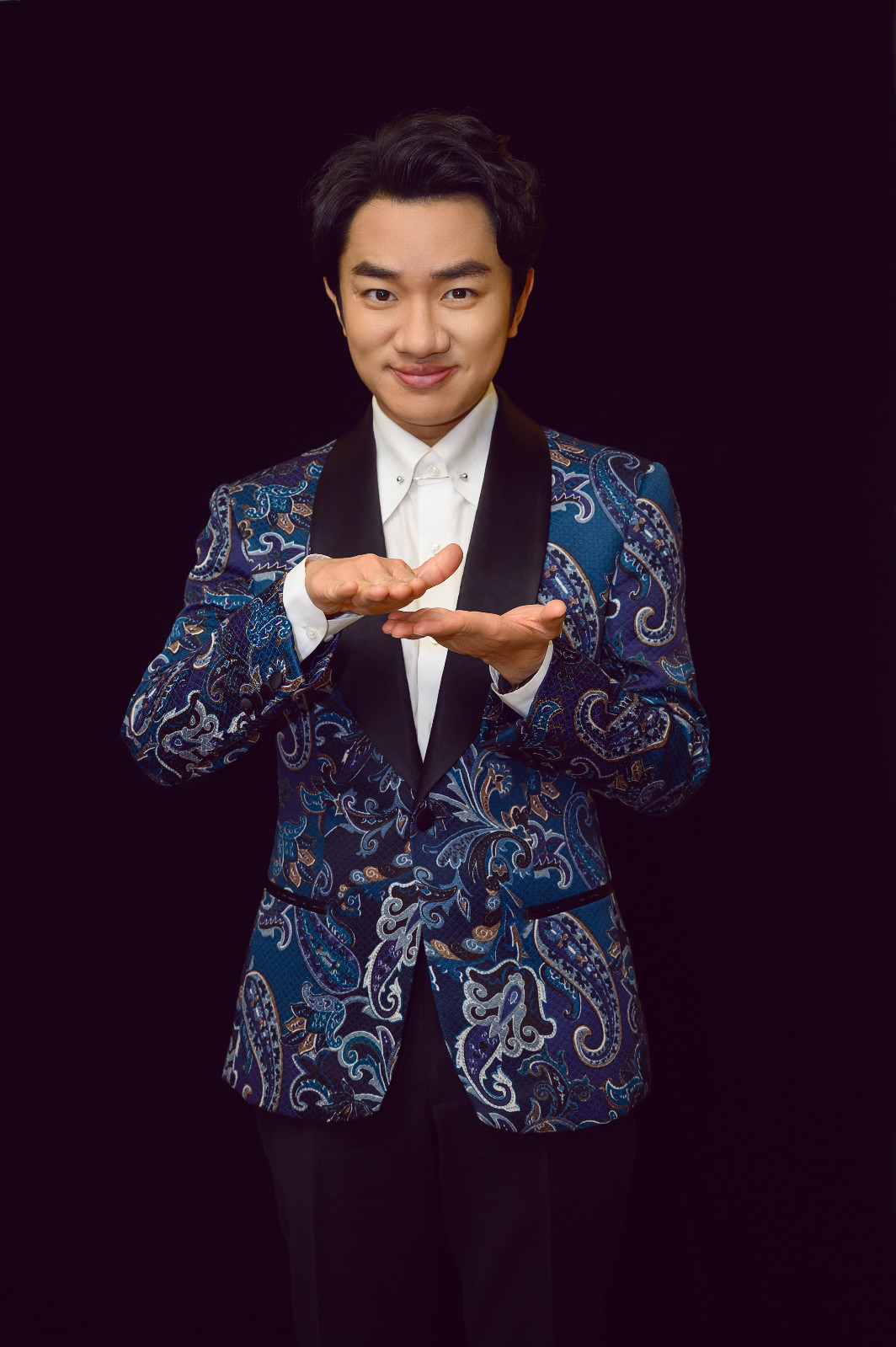  p>王祖蓝,1980年1月9日出生于香港,中国香港男演员,歌手,主持人,香港